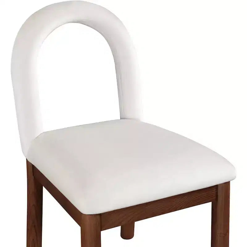 Meridian Furniture, Chaise de salle à manger en velours Conrad