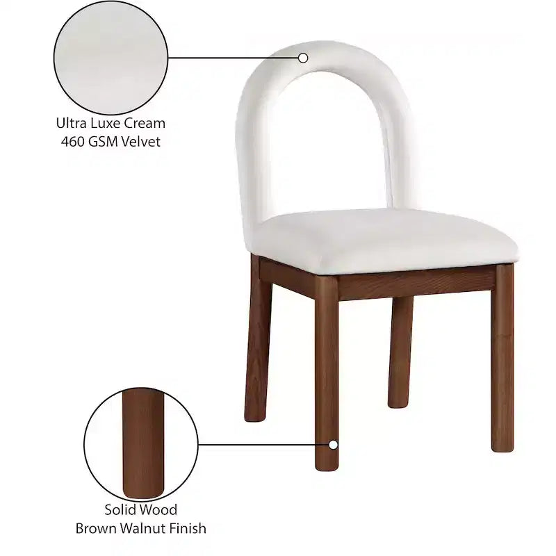 Meridian Furniture, Chaise de salle à manger en velours Conrad