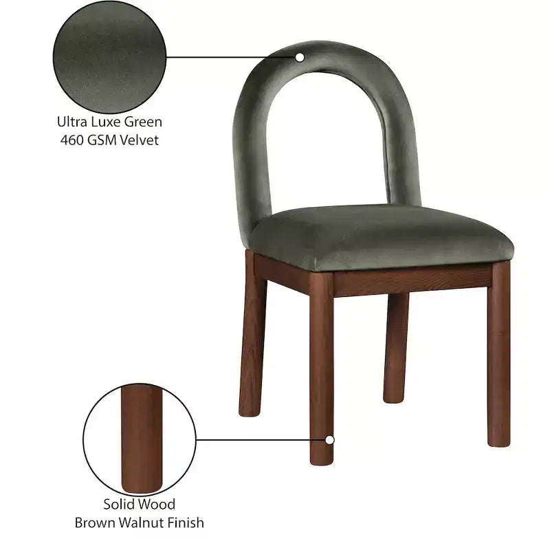 Meridian Furniture, Chaise de salle à manger en velours Conrad