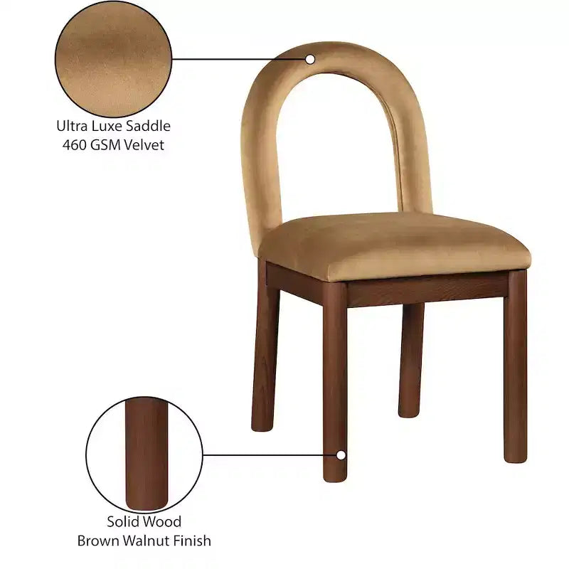 Meridian Furniture, Chaise de salle à manger en velours Conrad