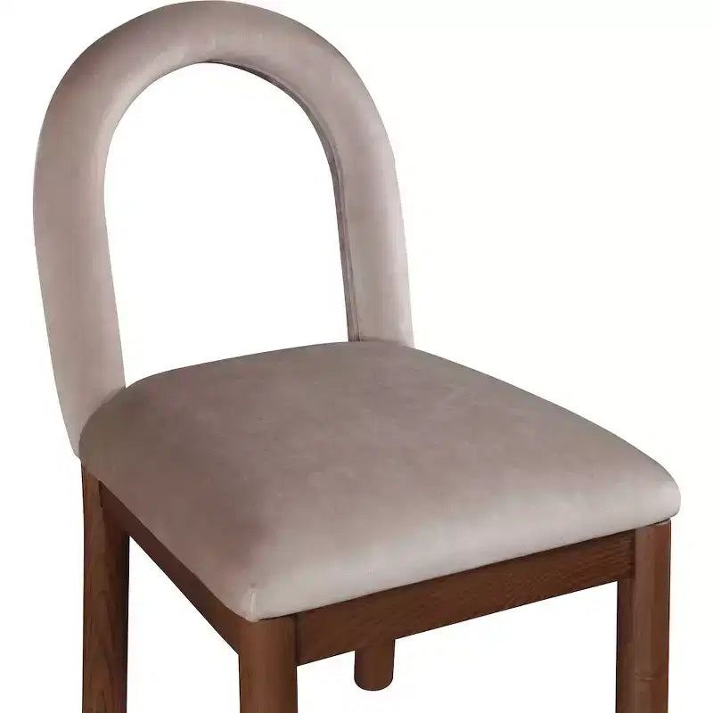 Meridian Furniture, Chaise de salle à manger en velours Conrad