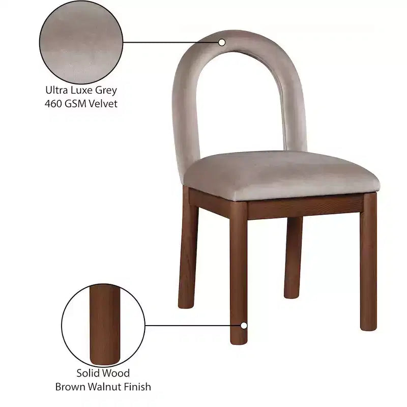 Meridian Furniture, Chaise de salle à manger en velours Conrad