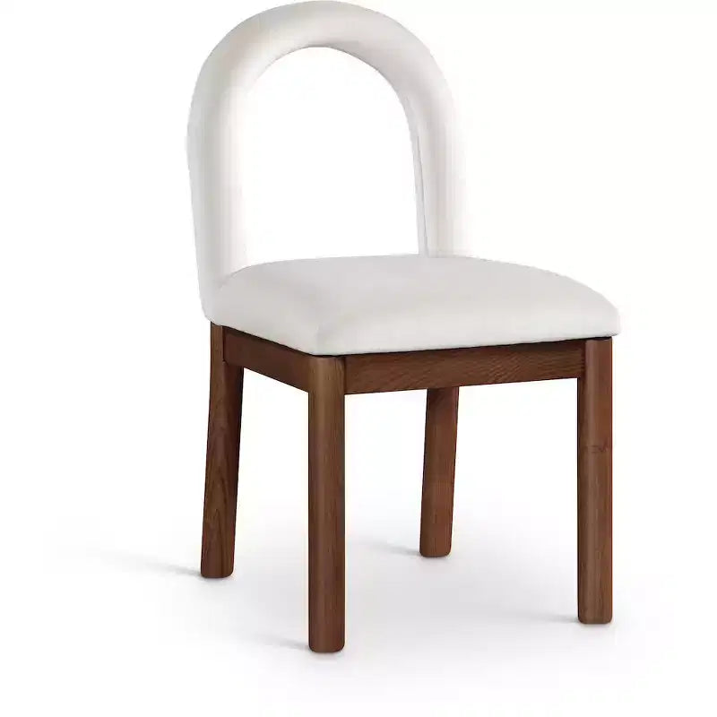 Meridian Furniture, Chaise de salle à manger en velours Conrad