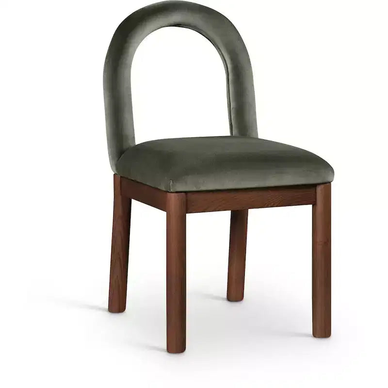 Meridian Furniture, Chaise de salle à manger en velours Conrad