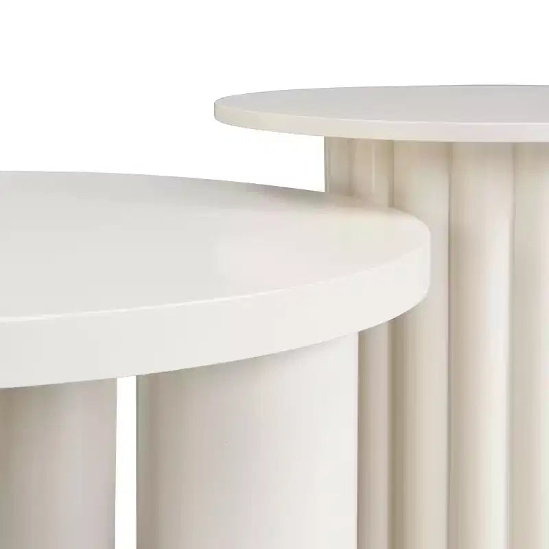 Lot de 2 tables basses modernes Okak, piétement sculptural colonne romaine et plateau en verre, tables d'appoint, table basse irrégulière pour salon