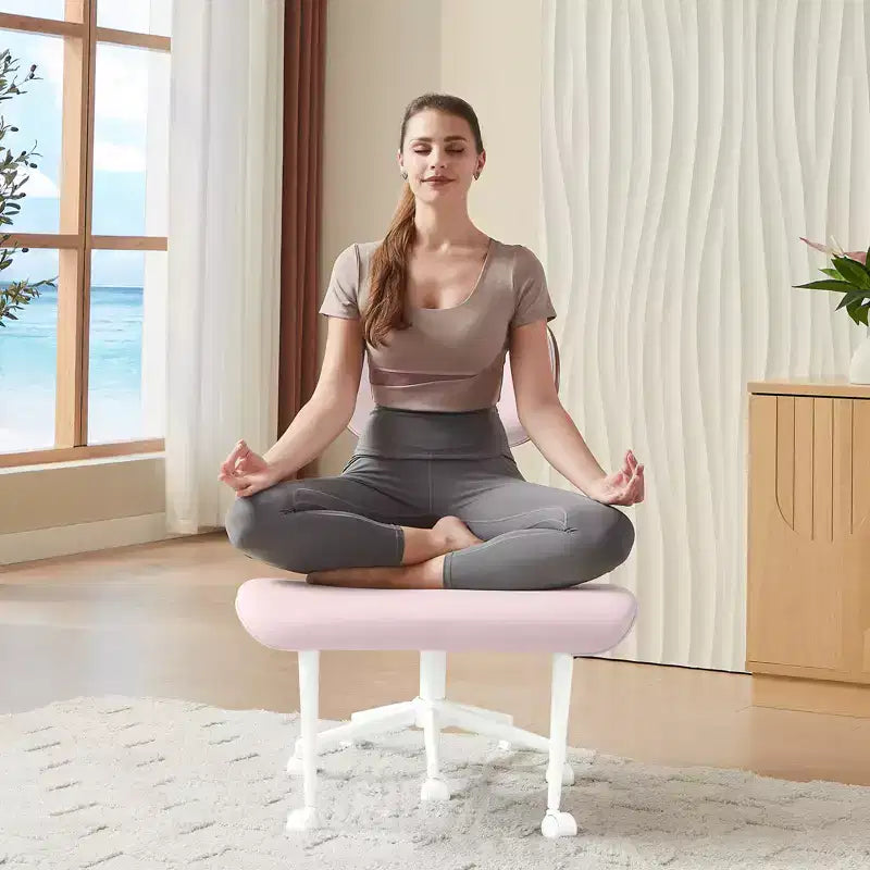 Sedia ergonomica incrociata in pelle PU, con base girevole, ruote e struttura in legno curvato – Supporto lombare per ufficio, yoga e meditazione