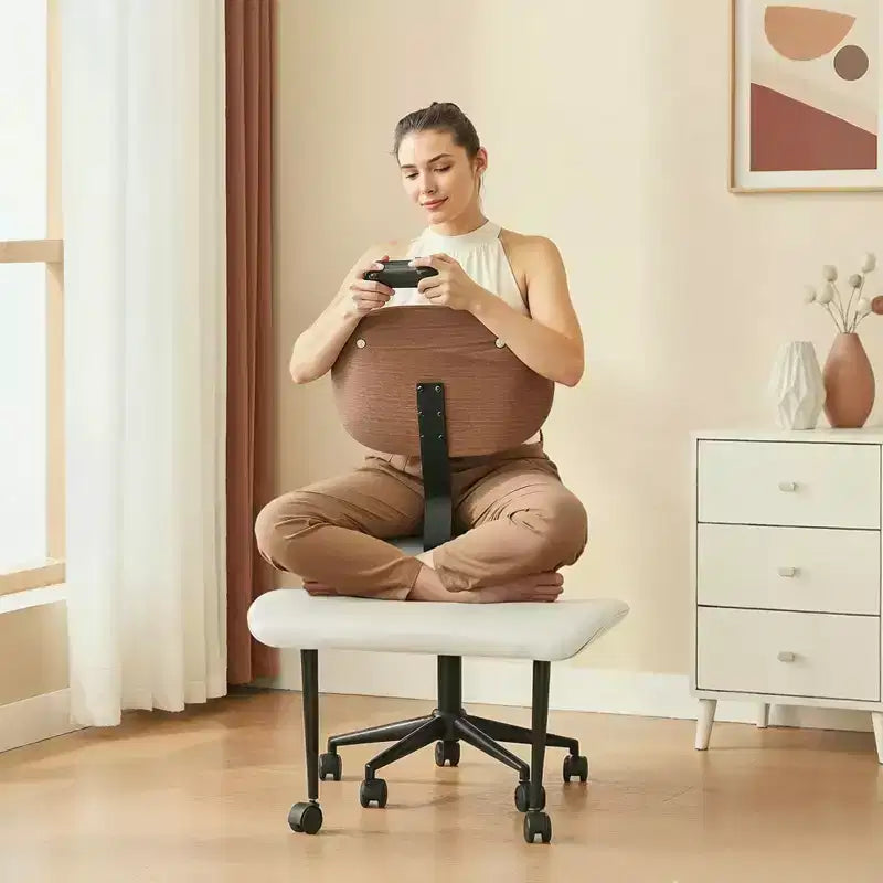 Sedia ergonomica incrociata in pelle PU, con base girevole, ruote e struttura in legno curvato – Supporto lombare per ufficio, yoga e meditazione