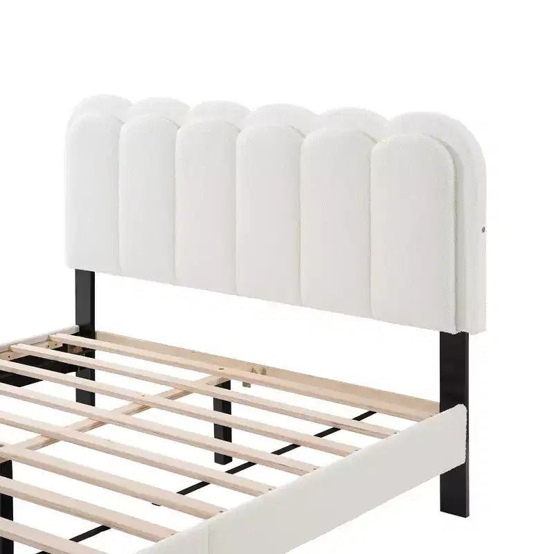 Letto a piattaforma moderno imbottito con testiera a petalo