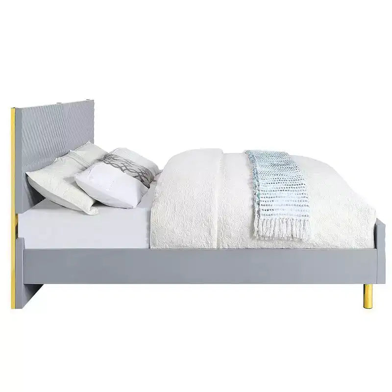 Lit Queen Gaines gris au fini très lustré Acme Furniture